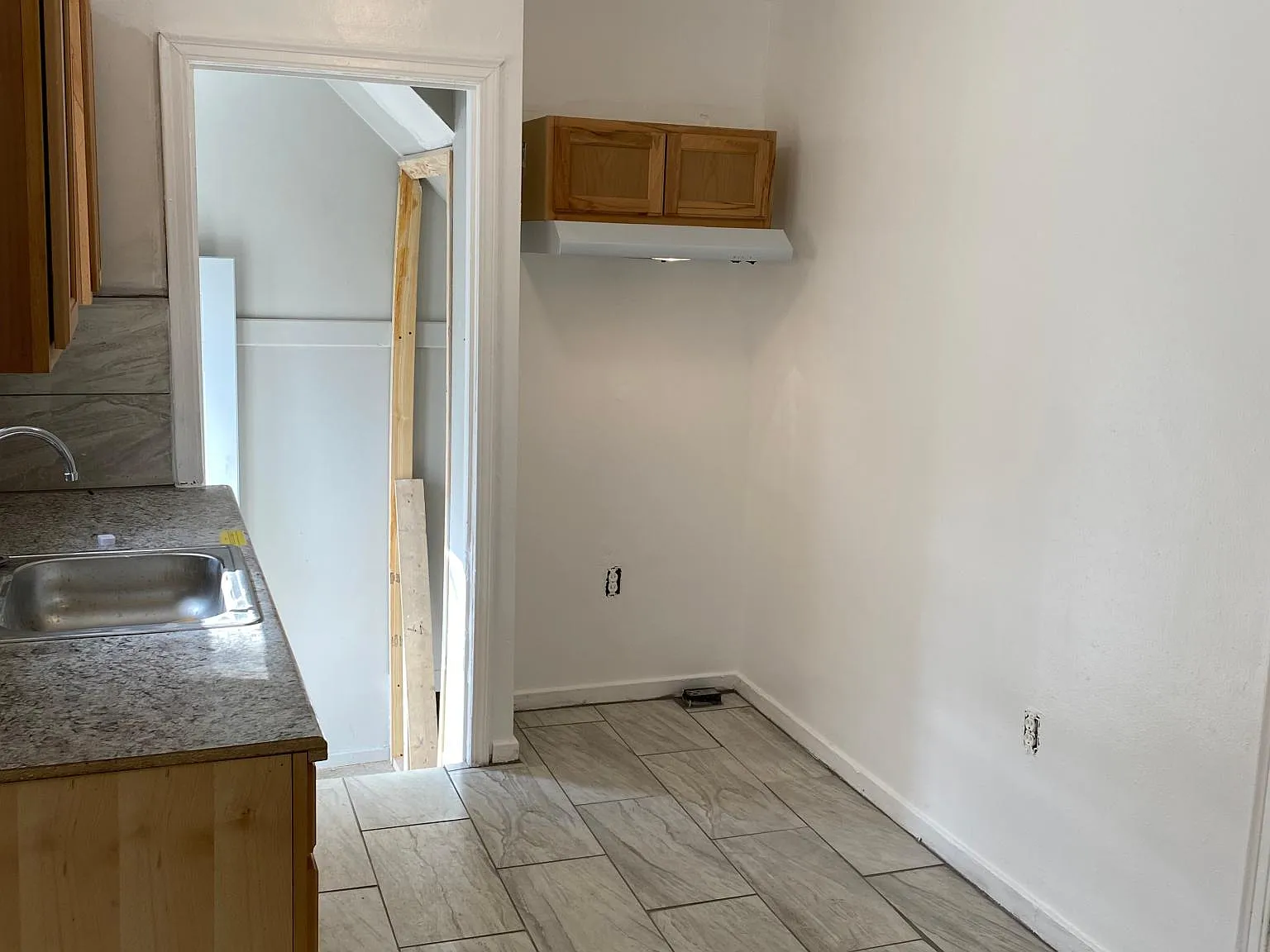 3 bed, 909 sqft, $1,350 — Photo 2