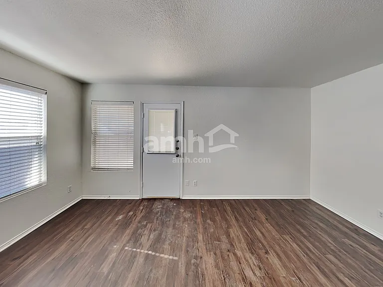 8027 Silver Grv — Photo 7