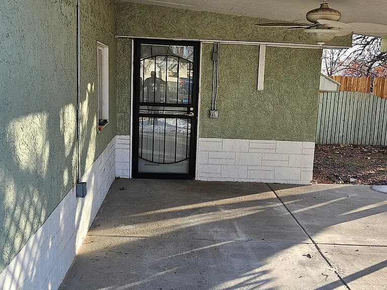 724 Troy Ave — Photo 2