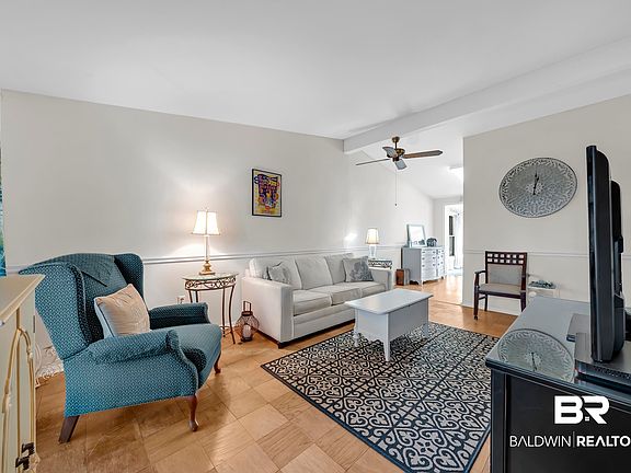 3rd image of 413 W Marigold Ave