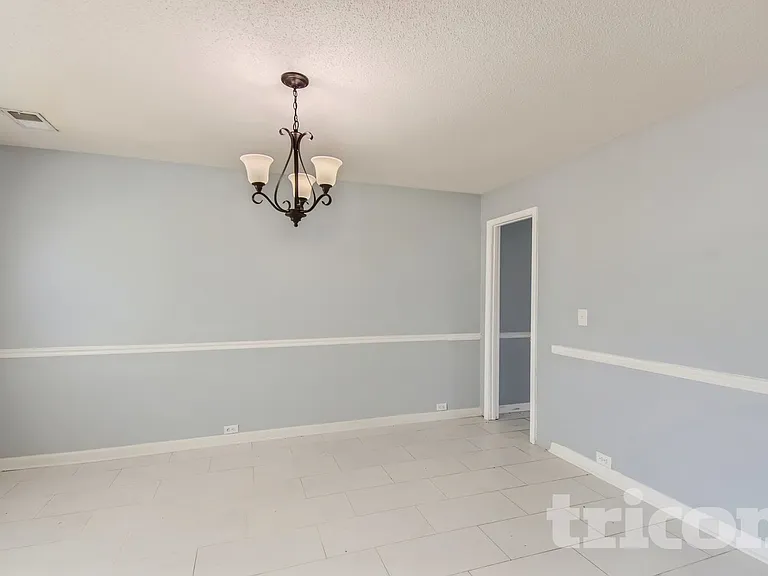 904 Ambeau Cir — Photo 17