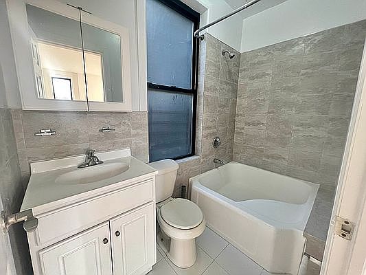 5th image of 1760 Amsterdam Ave #3D