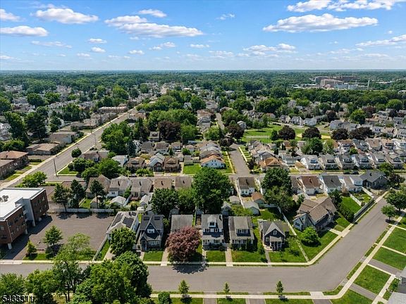 3rd image of 175 Colonial Rdwest