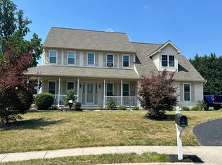 108 Chefield Ct, Douglassville, PA 19518