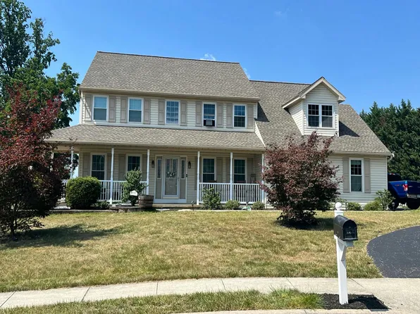 108 Chefield Ct, Douglassville, PA 19518