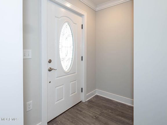 4th image of 195 Greenwood Drive