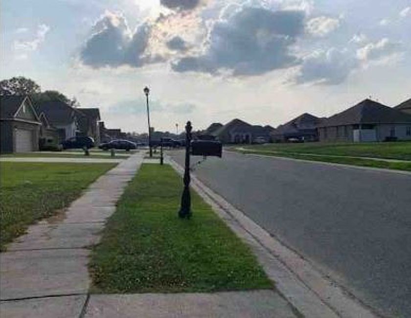 Exterior Neighborhood (street photo)