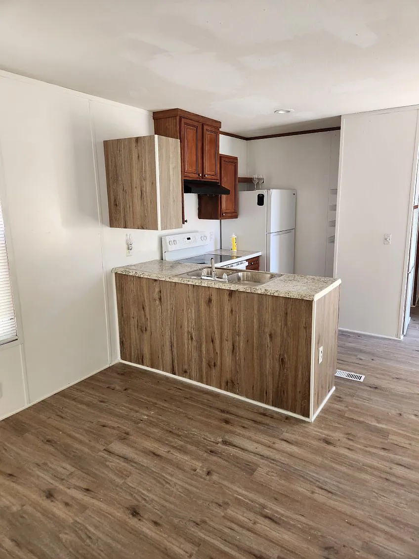 2 bed, 700 sqft, $900 — Photo 3