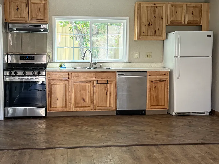 1003 River Way — Photo 3