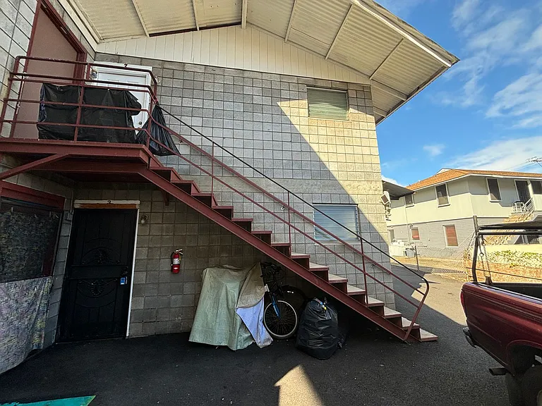 2550 E Date St — Photo 10