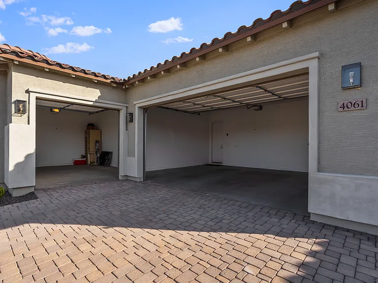 4061 S Emerald Dr — Photo 28