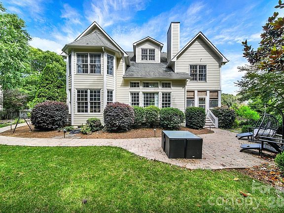 3rd image of 3401 Savannah Hills Dr