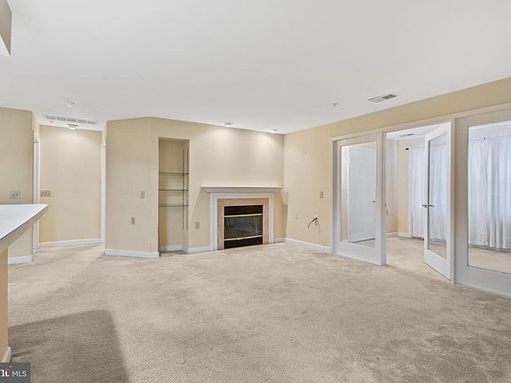 5th image of 3317 Sir Thomas Dr Unit 4-A-24