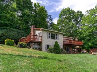 27 New Valley Rd, Swannanoa, NC 28778