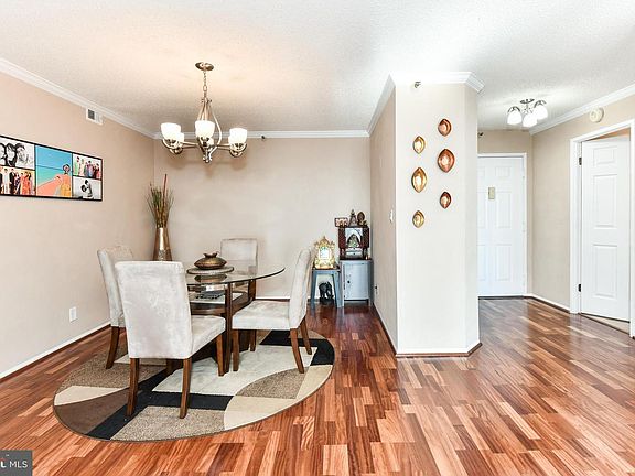 4th image of 1600 N Oak St APT 1508