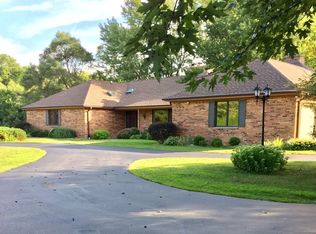 20050 N Park Hill Dr, Deer Park, IL 60010