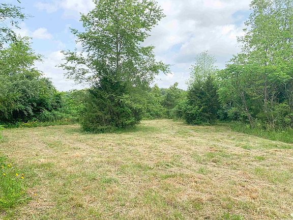 3rd image of 10 Jeffery Scott Dr