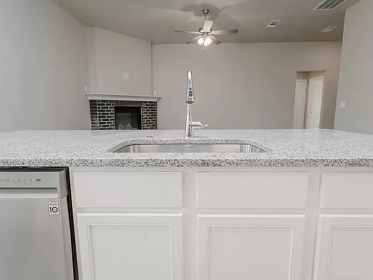 1912 Crescent Pl #1118 — Photo 8