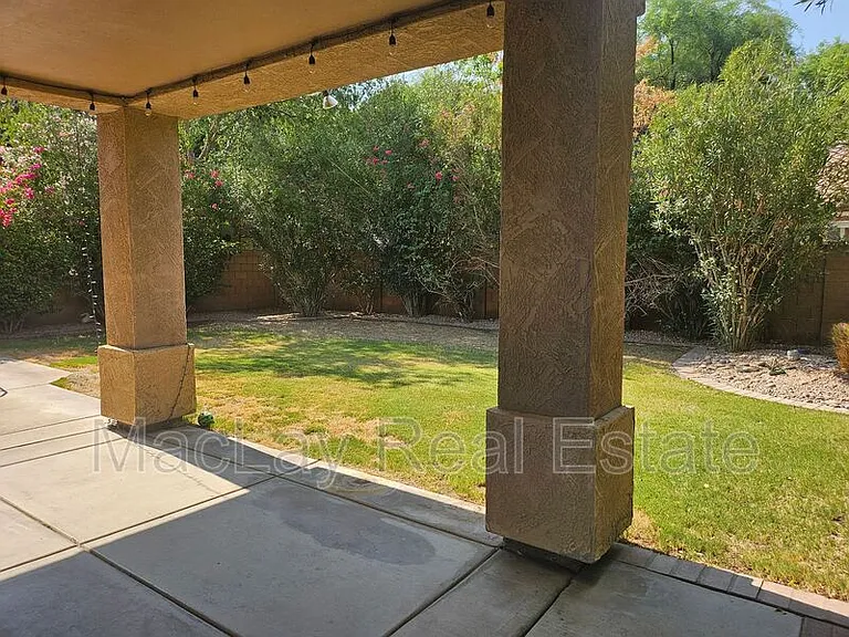 2711 W Megan St — Photo 27