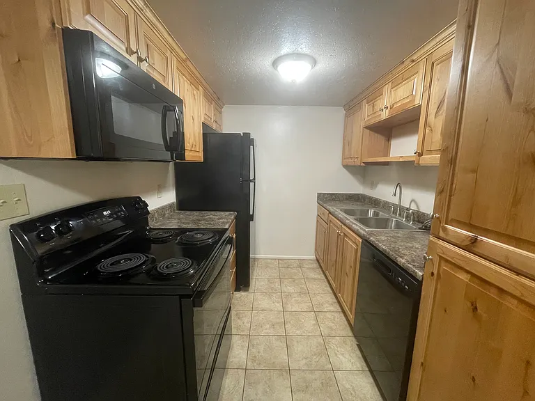 101 E 600 N #E — Photo 3
