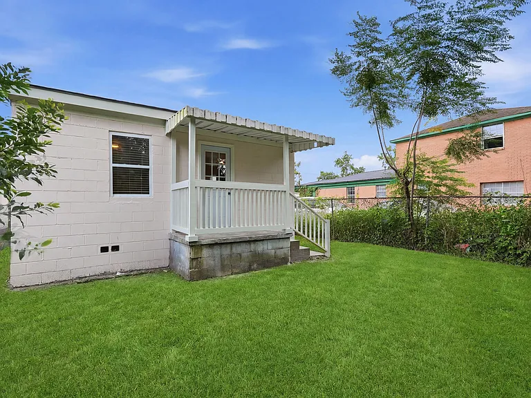 1025 Elliott Ave — Photo 31
