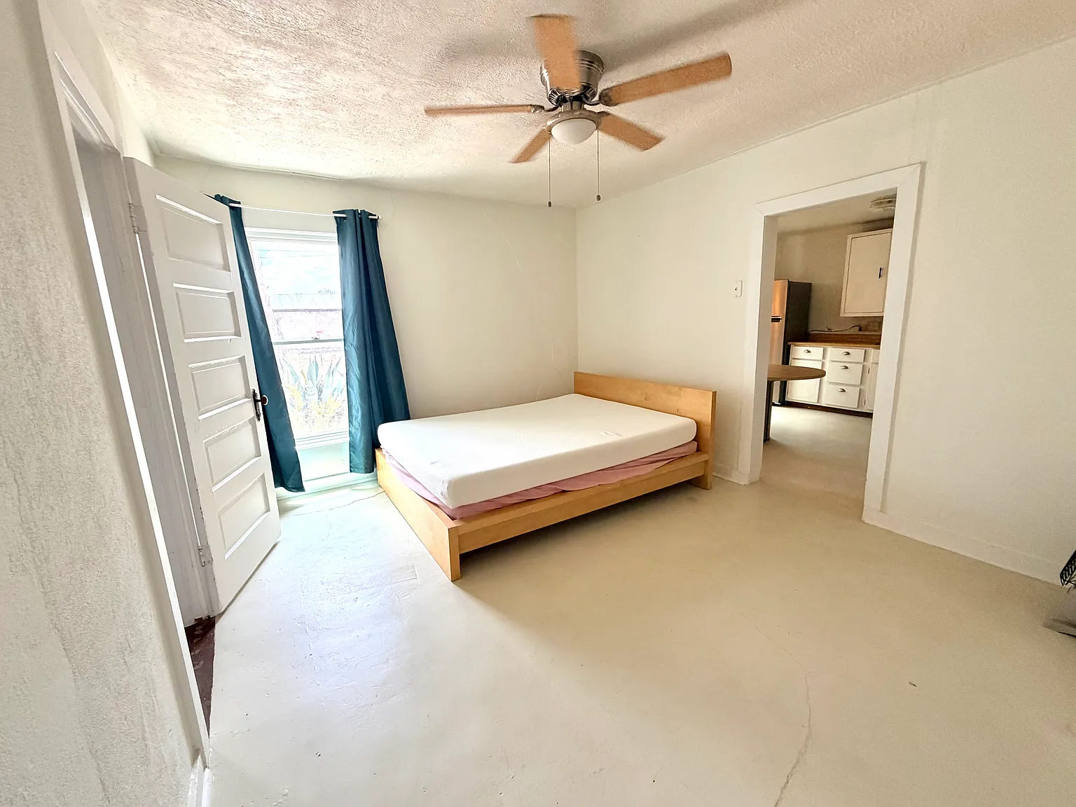 110 E Waco St — Photo 2