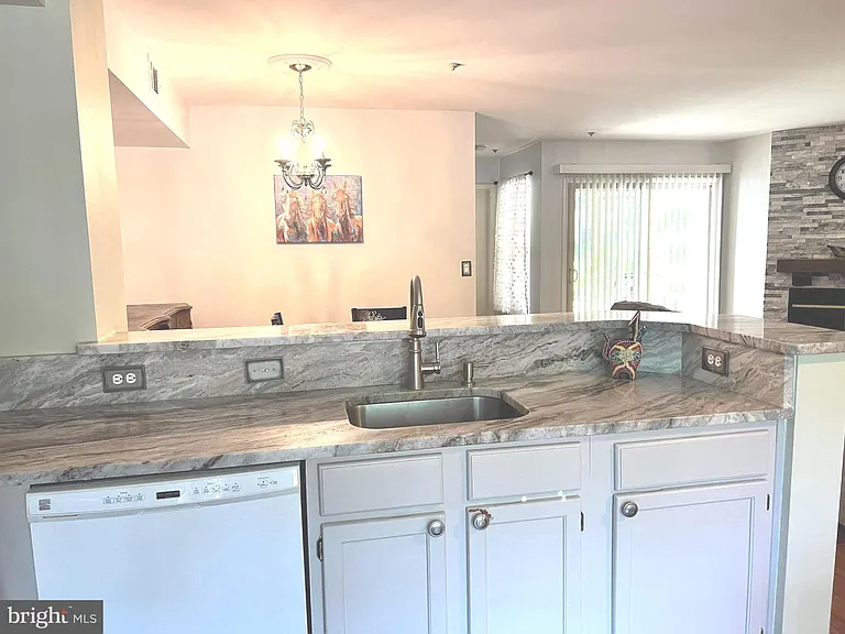 50 Sandstone Ct #B — Photo 7