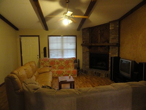 2nd image of 2321 Cumberland Dr