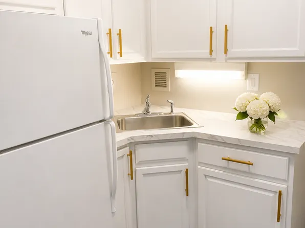6011 Emerson St APT 406, Bladensburg, MD 20710