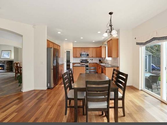 5th image of 8411 185th Avenue Pl E