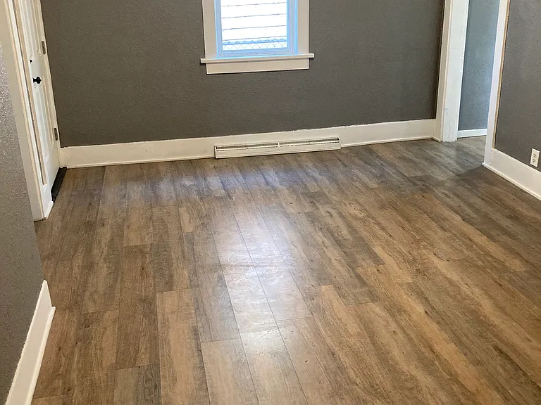 205 Cottonwood St — Photo 3