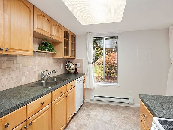 4th image of 4717 W Lake Sammamish Pkwy SE APT C106