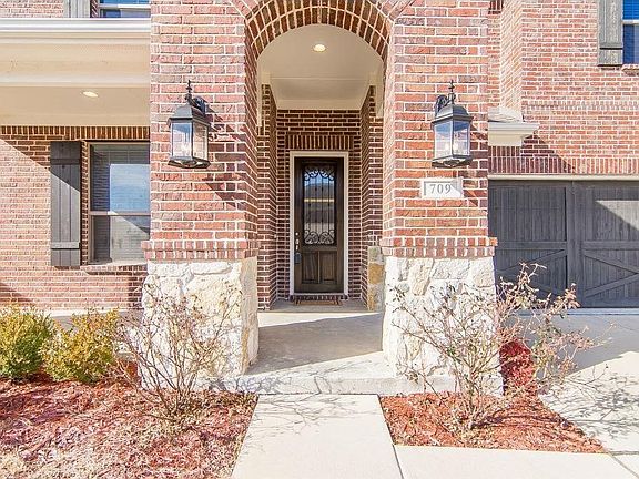 2nd image of 709 Park Place Ln