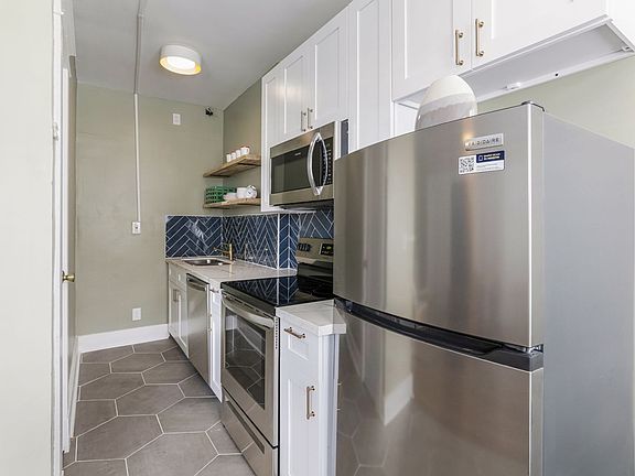 5th image of 838 Lowerline St APT 3