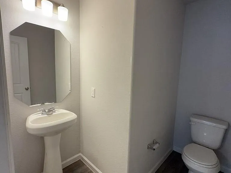 501 Hines St #B — Photo 10
