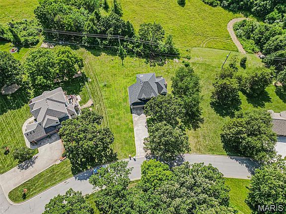 3rd image of 495 Countryside Dr
