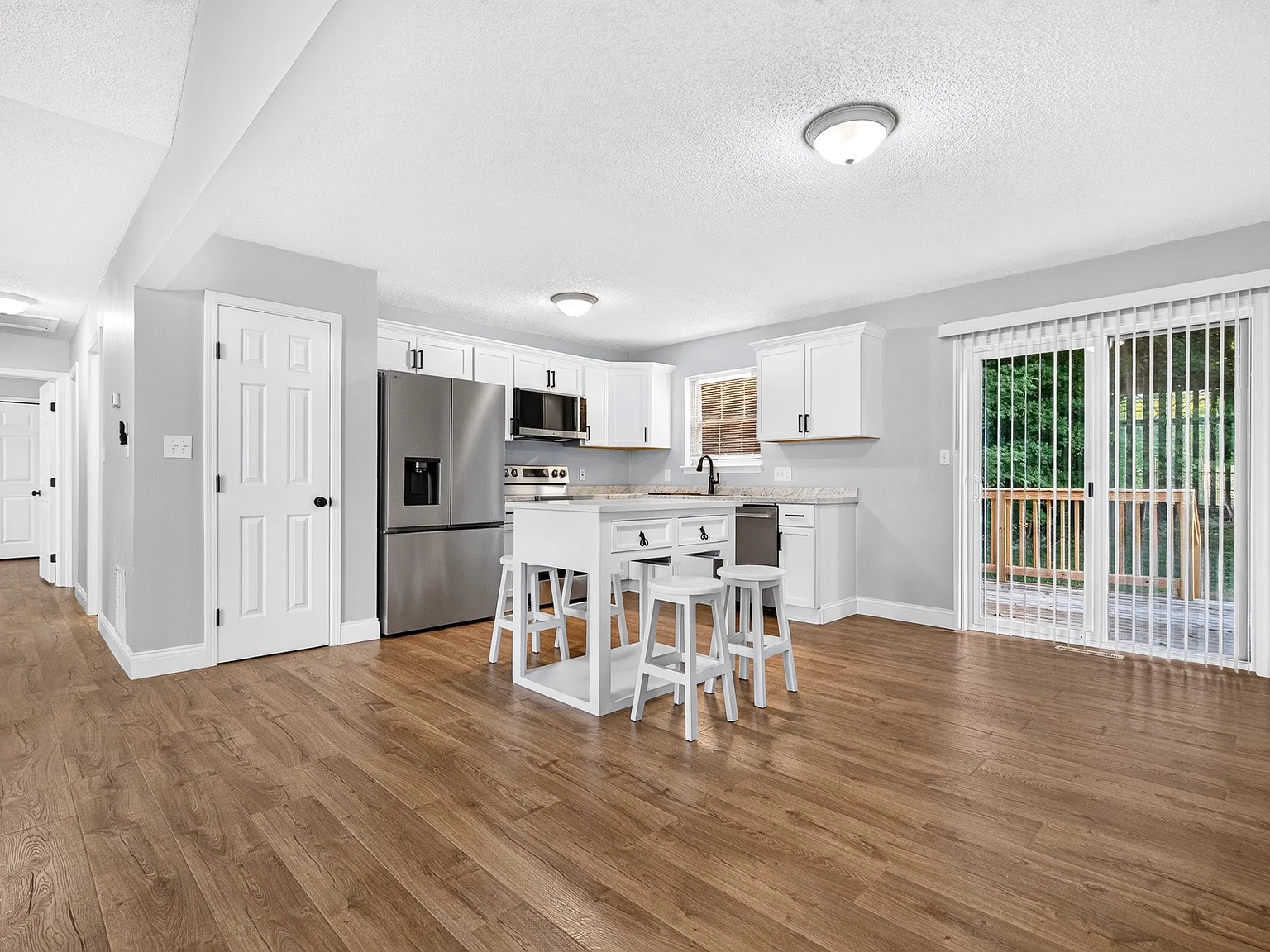 3 bed, 2.5 bath, 1800 sqft, $1,850 — Photo 4