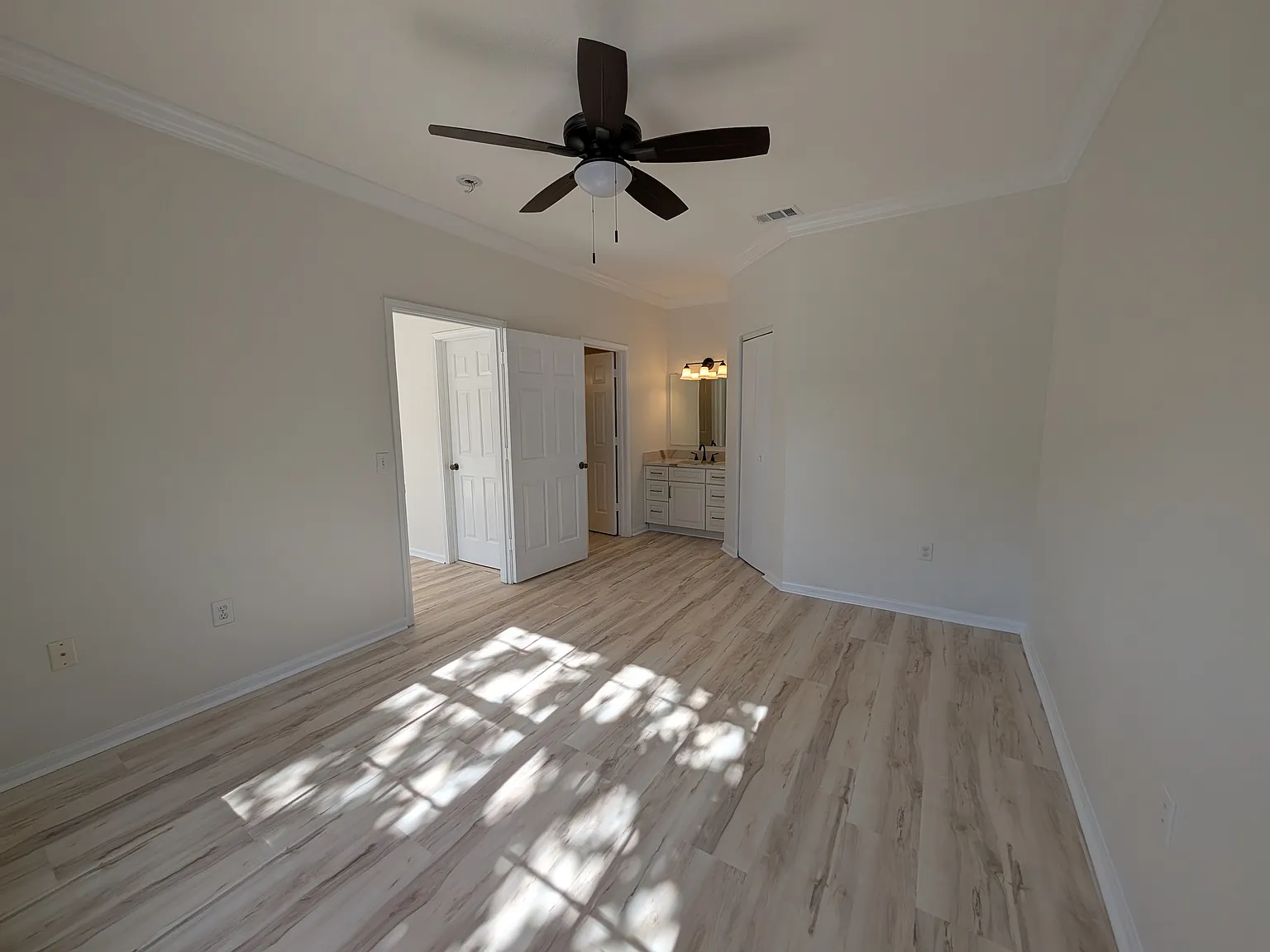 Updated 2 bedroom in Palm Harbor — Photo 4