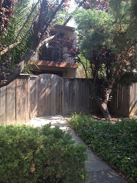 1st image of 822 W Spain St