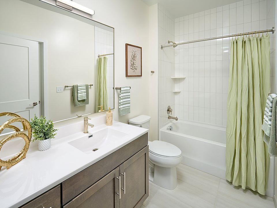Indigo at McLean Station Phase I Model Bathroom