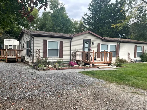 208 Wamplers Lake Rd, Brooklyn, MI 49230