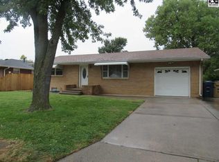 1403 Dixie St, Hutchinson, KS 67501