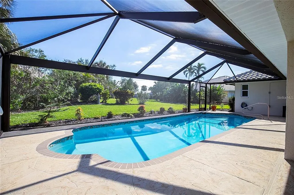 3 bed, 2.5 bath, 2260 sqft, $6,800 — Photo 4