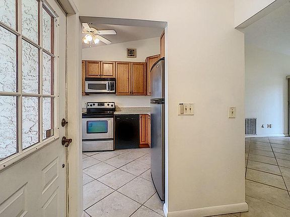 5th image of 1362 SE Carrington Ct