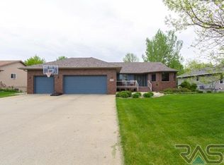 112 E 9th St, Crooks, SD 57020