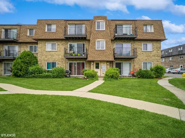 9423 Bay Colony Dr APT 3N, Des Plaines, IL 60016