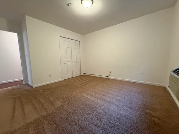 208 Undercliff Avenue image 6 of 9