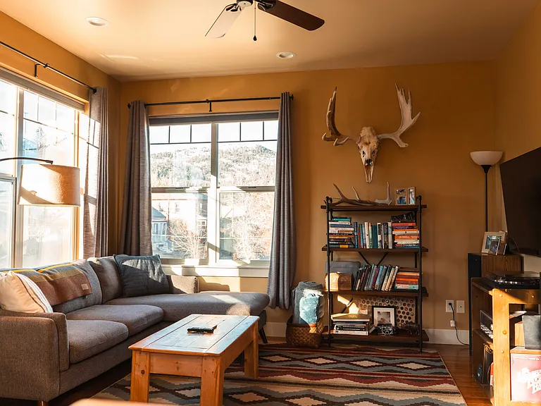 330 Pine St #1 — Photo 4