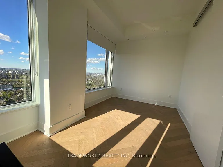 11 Yorkville Ave #5302 — Photo 22