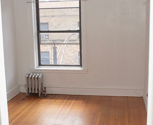 4th image of 668 W Oakdale Ave #2